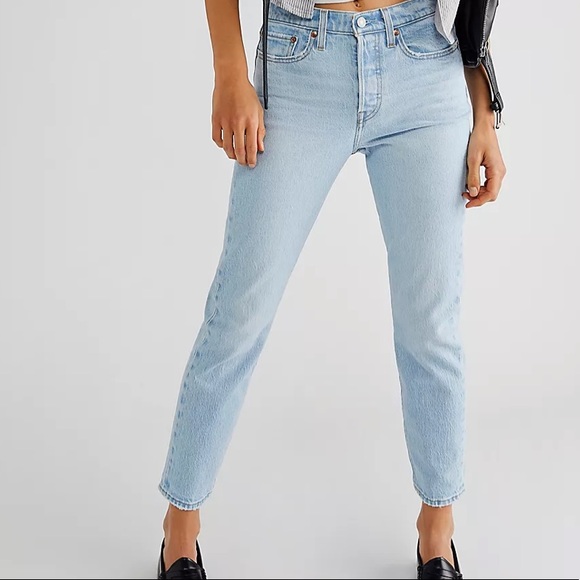 Levi’s Wedgie Icon High-Rise Jeans, Light Blue, 25 - Picture 3 of 10